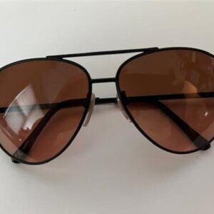 Vintage Serengeti 5223 Aviator Style Sunglasses in Hard Case